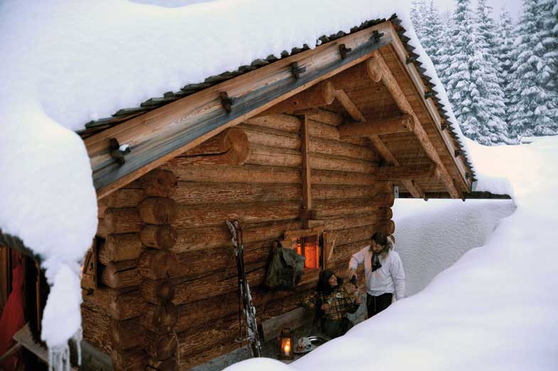 Verschneite Hütte