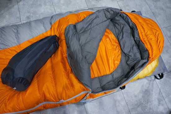 Liege mit Schlafsack
